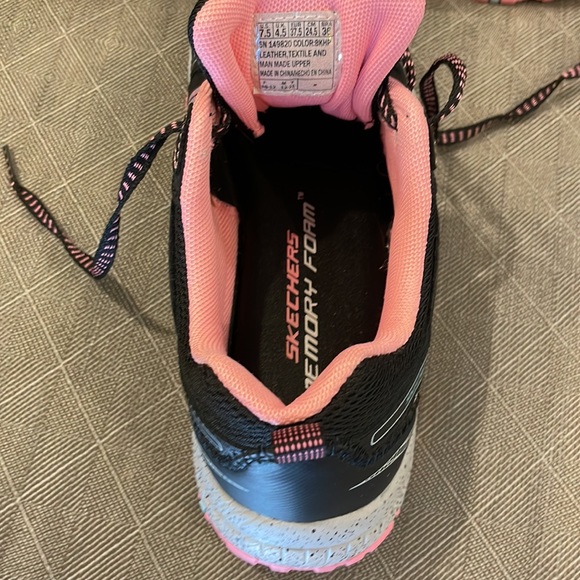 Sketchers Memory Foam Shoes. - Picture 3 of 3